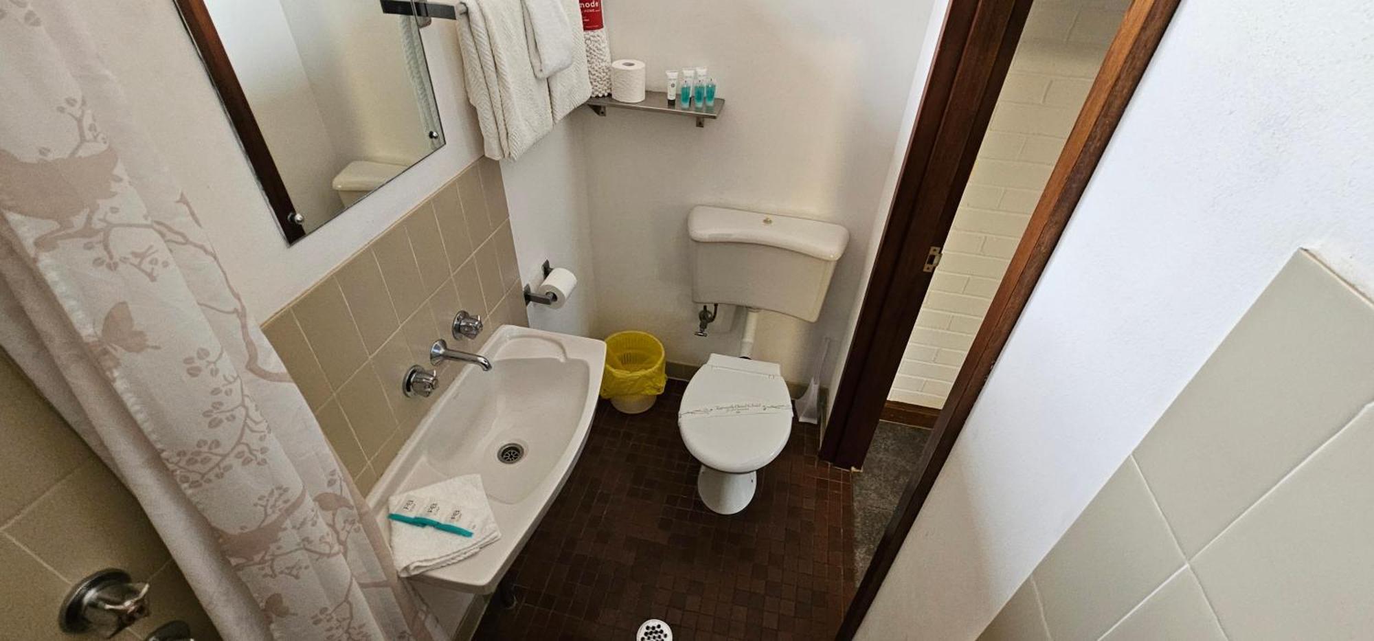 A Railway Lodge Тари Экстерьер фото